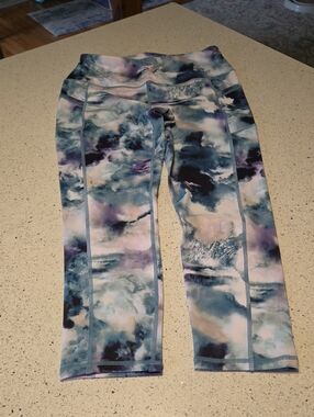 GAIAM Blue Purple Tie-Dye Cropped Leggings